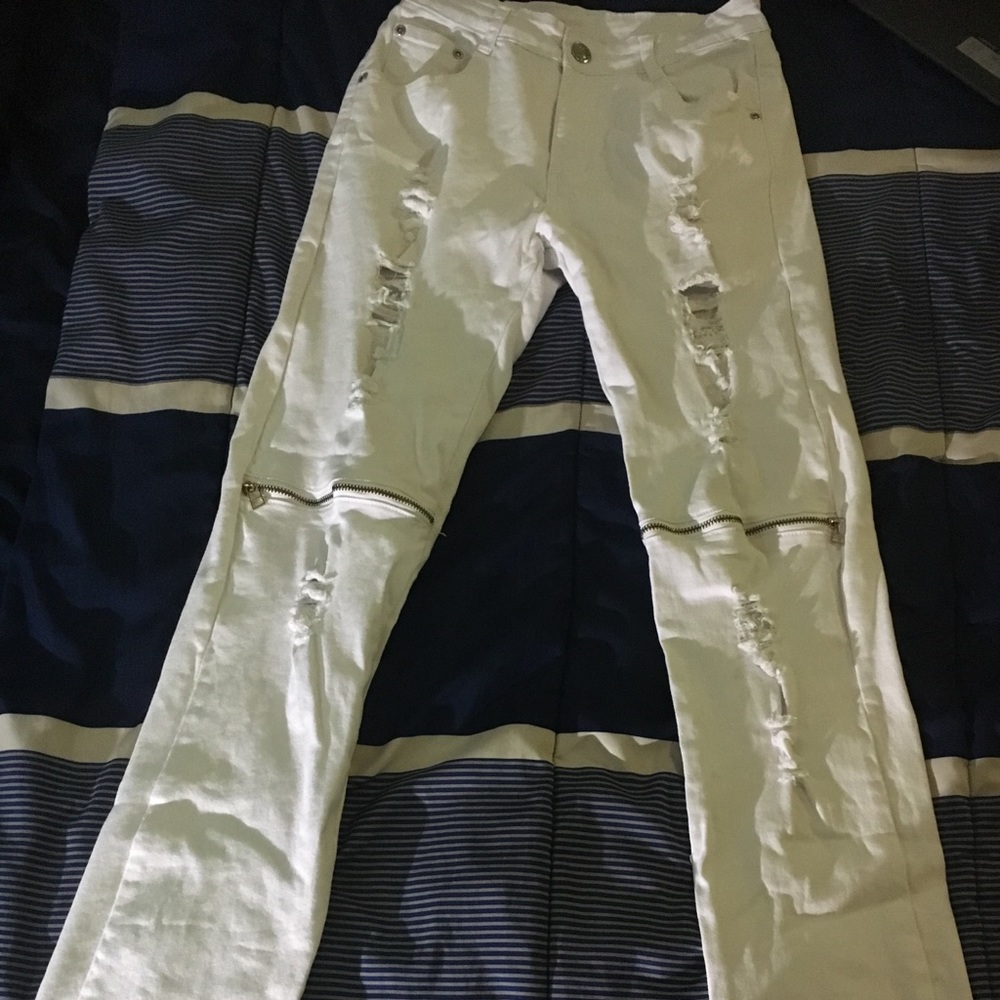 White zip ripped skinny jeans